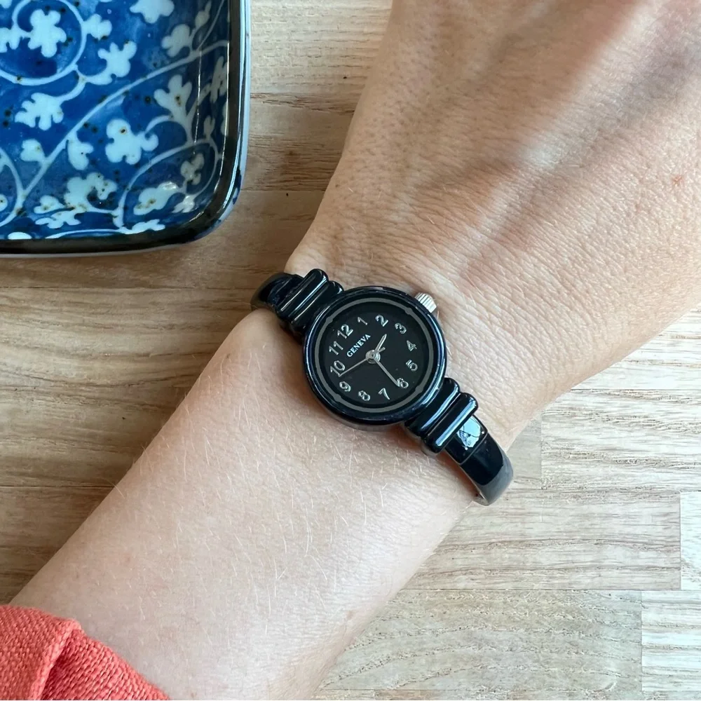 Geneva ladies black dial  fashion cuff bracelet watch NEW BATTERY